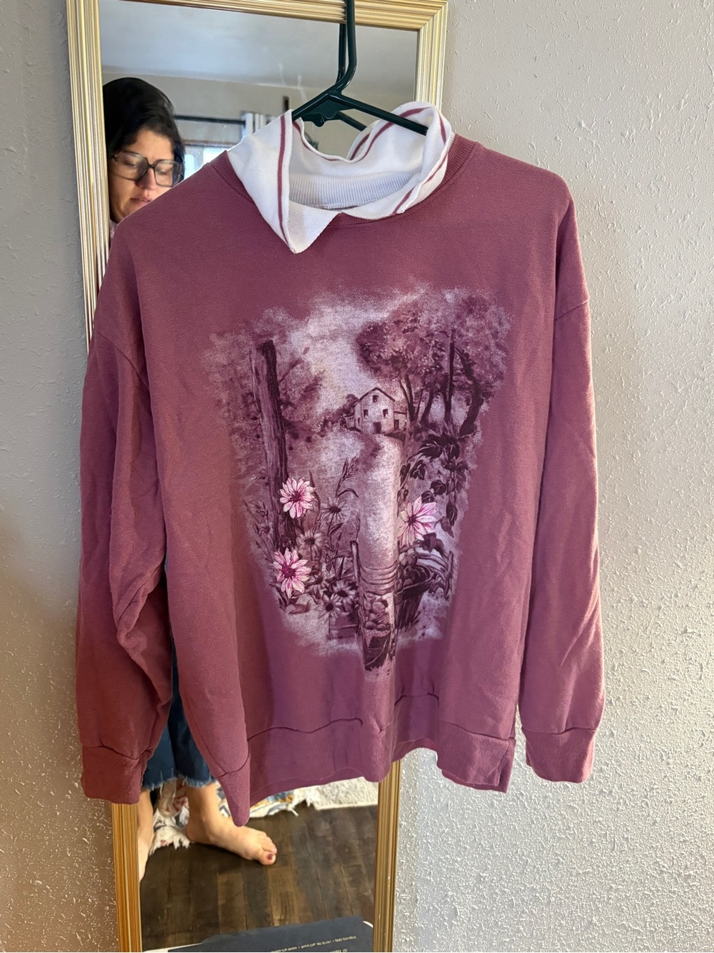 Vintage Women's Dusty Rose Crewneck Sweater with Nature Graphic